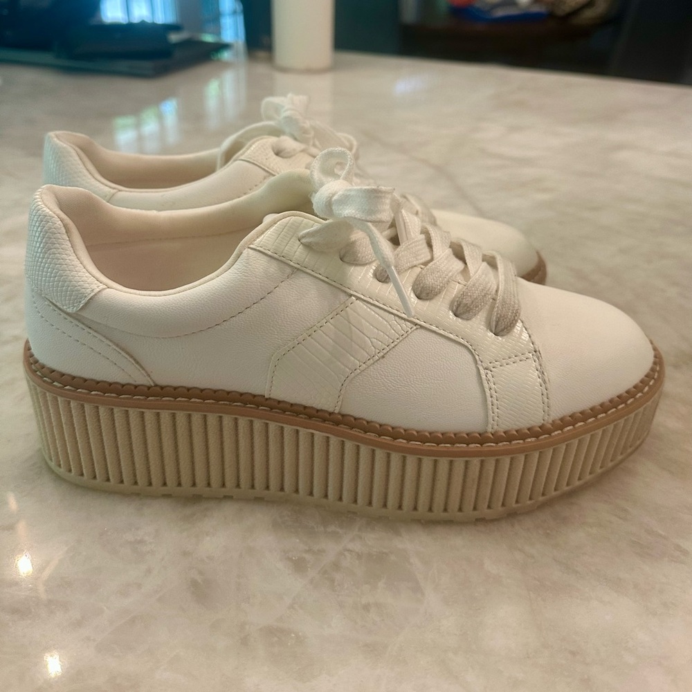 DV by Dolce Vita White and Tan Sneakers Low-Top Canvas